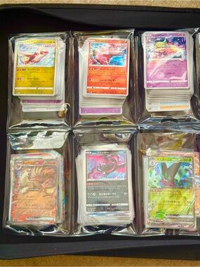 🔥200 Japanese Pokémon cards plus binder and bonus carrying case!!🔥
